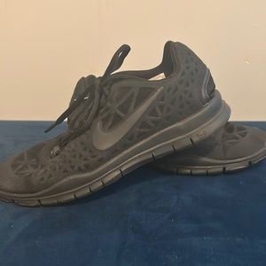 Nike black non-slip shoes